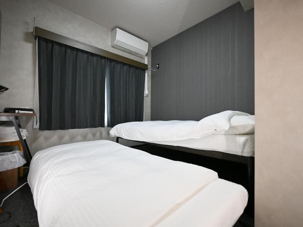 Twin Room, Non Smoking | Desk, WiFi (free)