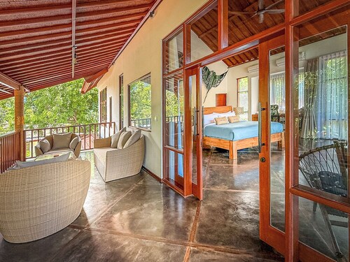 Luxury Honeymoon Suite with Ocean Views, Pool, and Breakfast at Diving Paradise