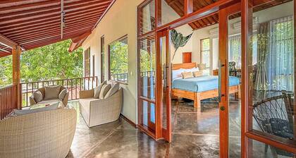 Luxury Honeymoon Suite with Ocean Views, Pool, and Breakfast at Diving Paradise