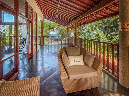 Luxury Honeymoon Suite with Ocean Views, Pool, and Breakfast at Diving Paradise