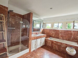 Bathroom - Vrbo Property (GARCHES)