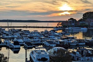 A marina with numerous boats docked, a calm water body, and buildings in the background. - Holiday apartment in Waren with swimming pool (Waren)