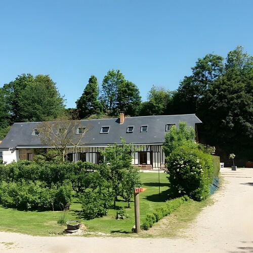 Grand Gîte De La Randouerie: private terrace, garden, and Wi-Fi