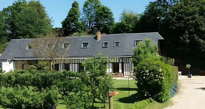 Grand Gîte De La Randouerie: private terrace, garden, and Wi-Fi