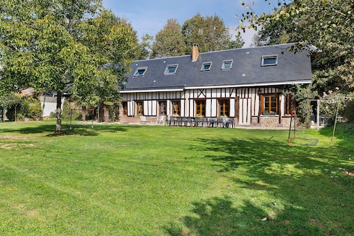 Grand Gîte De La Randouerie: private terrace, garden, and Wi-Fi