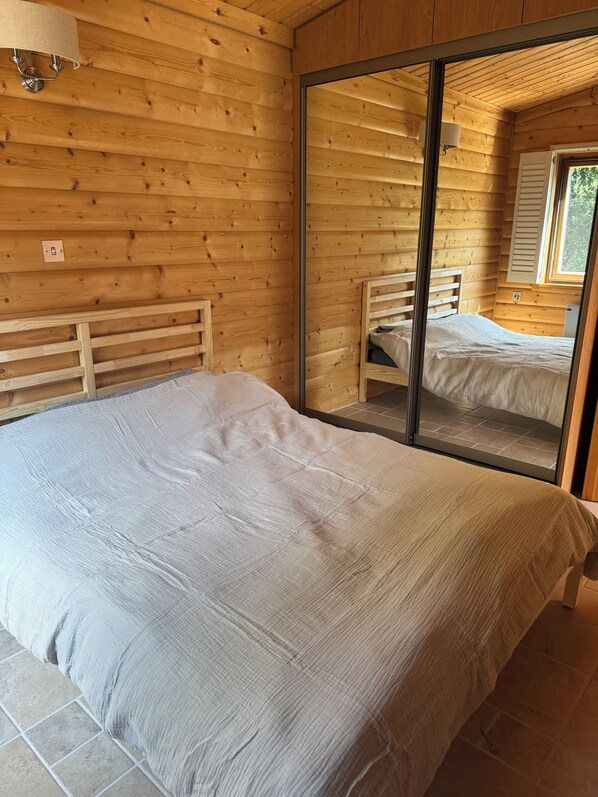 Unclassified image, 1 of 9, button - Self contained log cabin with lots of greenery (Shinfield)