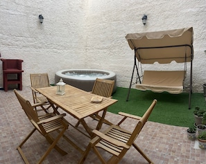 Outdoor dining - Vrbo Property (Cassibile)