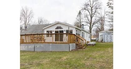 Great Bear Lake house with Private Beach, sleeps 6