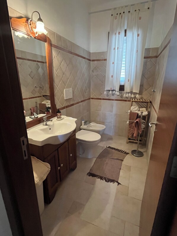 Bathroom - Vrbo Property (Torre Specchia Ruggeri)