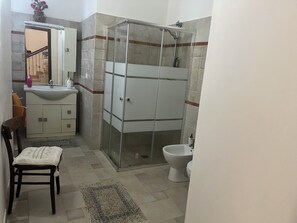 Bathroom - Vrbo Property (Torre Specchia Ruggeri)