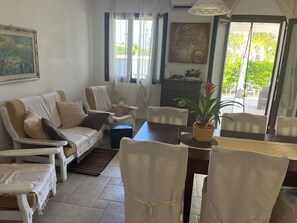 Dining - Vrbo Property (Torre Specchia Ruggeri)