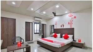 Desk - Hotel Daksh (Talala)