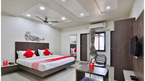 Desk - Hotel Daksh (Talala)