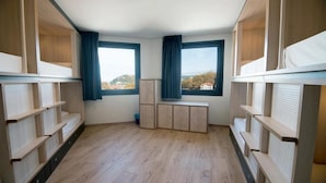 A room with bunk beds, a window, and a radiator. - Cats San Sebastian (San Sebastian)