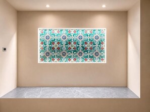 A room with a plain beige wall and a tiled floor. - Villa Crif (Bagheria)