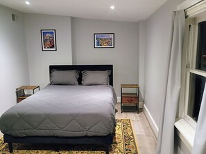 Iron/ironing board, WiFi, bed sheets - Edge of Downtown Cincinnati Two Floor Condo (Cincinnati)