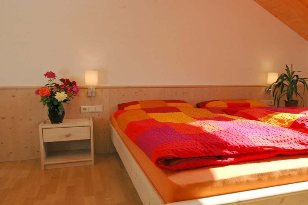 WiFi (free), bed sheets