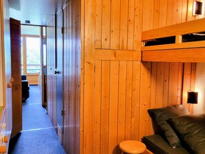 Unclassified image, 3 of 13, button - Studio cabin - ski-in/ski-out, balcony - 5 guests (Les Arcs 1800)