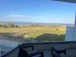A balcony with a view of a beach and fields. - VILLA ASIA (MAAMOURA)