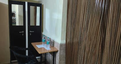 Peaceful 1-Bedroom Stay Near Sapna Sangeeta, Vidya Nagar, Indore