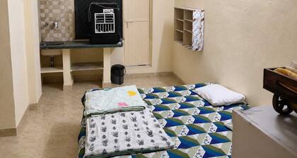 Peaceful 1-Bedroom Stay Near Sapna Sangeeta, Vidya Nagar, Indore
