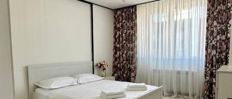 Iron/ironing board, WiFi, bed sheets