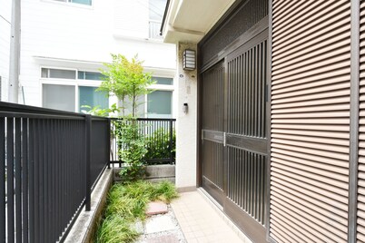 [Entire House Rental] Zenhouse / A Traditional Japanese House Embodying the Essence of Japanese Culture / 3SDK, 76 ㎡ / Sleeps up to 6 / 12-minute walk from Keikyu Tsurumi Station / 10 minutes by train to Yokohama Station