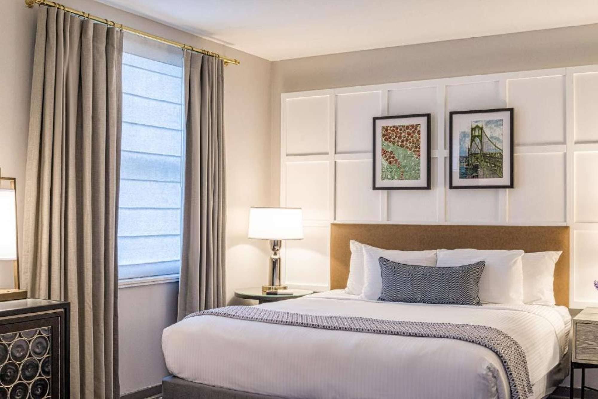Desk, WiFi, bed sheets