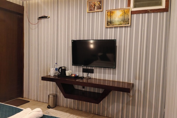 Deluxe Double Room, Balcony, Mountain View | Desk, laptop workspace, WiFi (free)