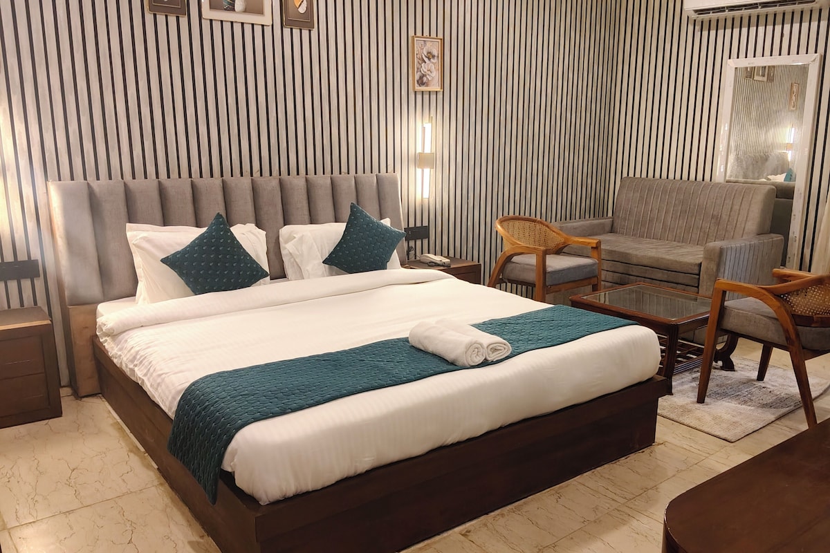 Deluxe Double Room, Balcony, Mountain View | Desk, laptop workspace, free WiFi