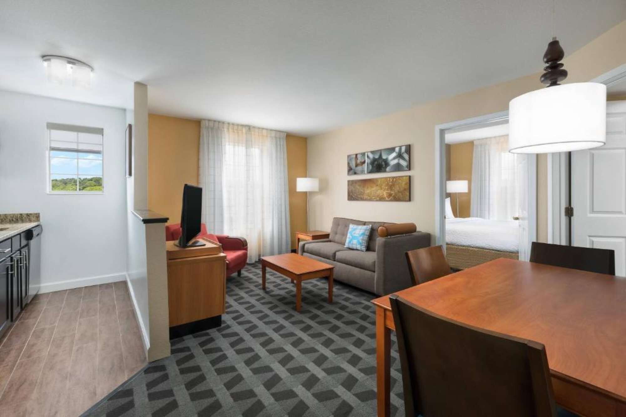 Near Cherry Hill + Full Kitchens & Free Parking - Medford, NJ