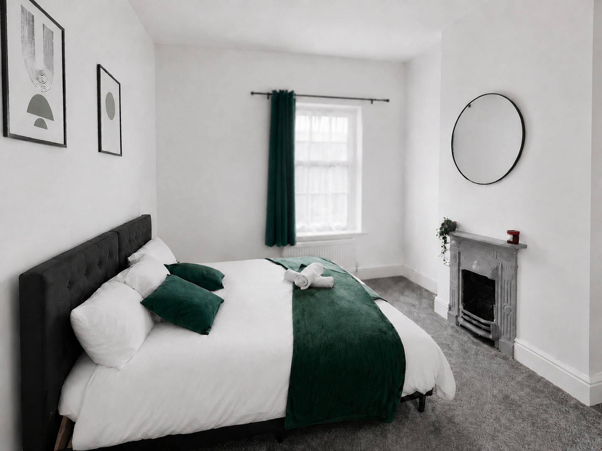 Un dormitorio con cama, chimenea y ventana con cortinas.