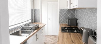House Sleeps 6 With Garden