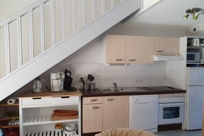 A modern kitchen with a dishwasher, oven, and microwave. - Comfortable atmosphere at the bathing lagoon (Gruissan-Les Ayguades)