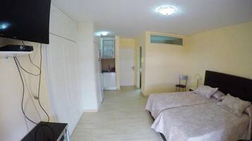 Studio, Balcony, Sea View | Iron/ironing board, WiFi (free)