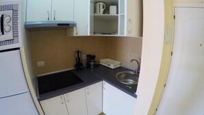 Estúdio, sacada, vista para o mar | Cozinha privada