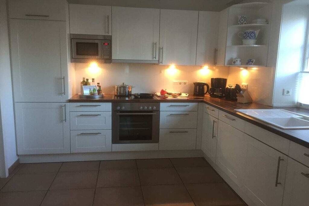 Coffee/tea maker, fridge, microwave, oven