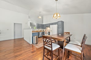 Dining - Roadmap Lodging: Franciscan Health Stay, 3BR Monthly, Pet OK (Indianapolis)