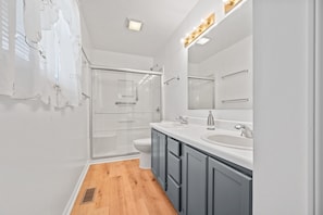 Shower, hair dryer - Roadmap Lodging: Franciscan Health Stay, 3BR Monthly, Pet OK (Indianapolis)
