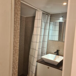 Bathroom - Vrbo Property (Dammarie-les-Lys)