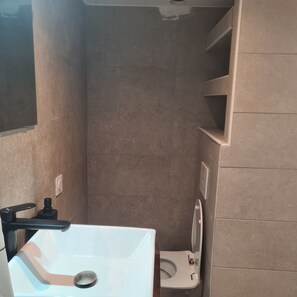 Bathroom - Vrbo Property (Dammarie-les-Lys)