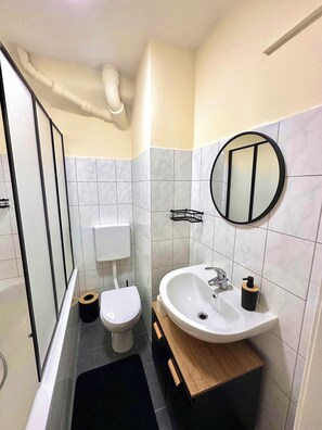 Bathroom - Vrbo Property (Wuppertal)