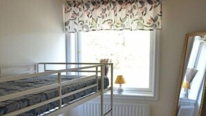 Travel cot