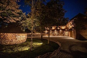 A stone building with a sign reading 'GRADINA SNAGOV' at night. - Gradina Snagov (Sat Snagov, Comuna Snagov)