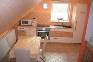 A compact kitchen with a microwave, toaster, oven, and sink. - Holiday home in Dambeck with swimming pool (Dambeck)