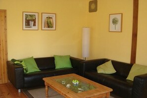 Living area - Holiday apartment with 3 bedrooms (Bergen)
