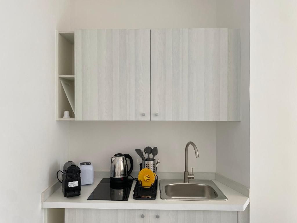 Comfort Quadruple Room, Balcony, City View | Private kitchen