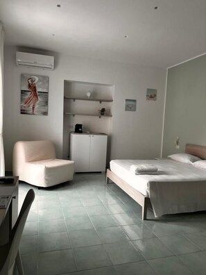 ห้องเบสิกสำหรับสี่ท่าน, ระเบียง, วิวเมือง