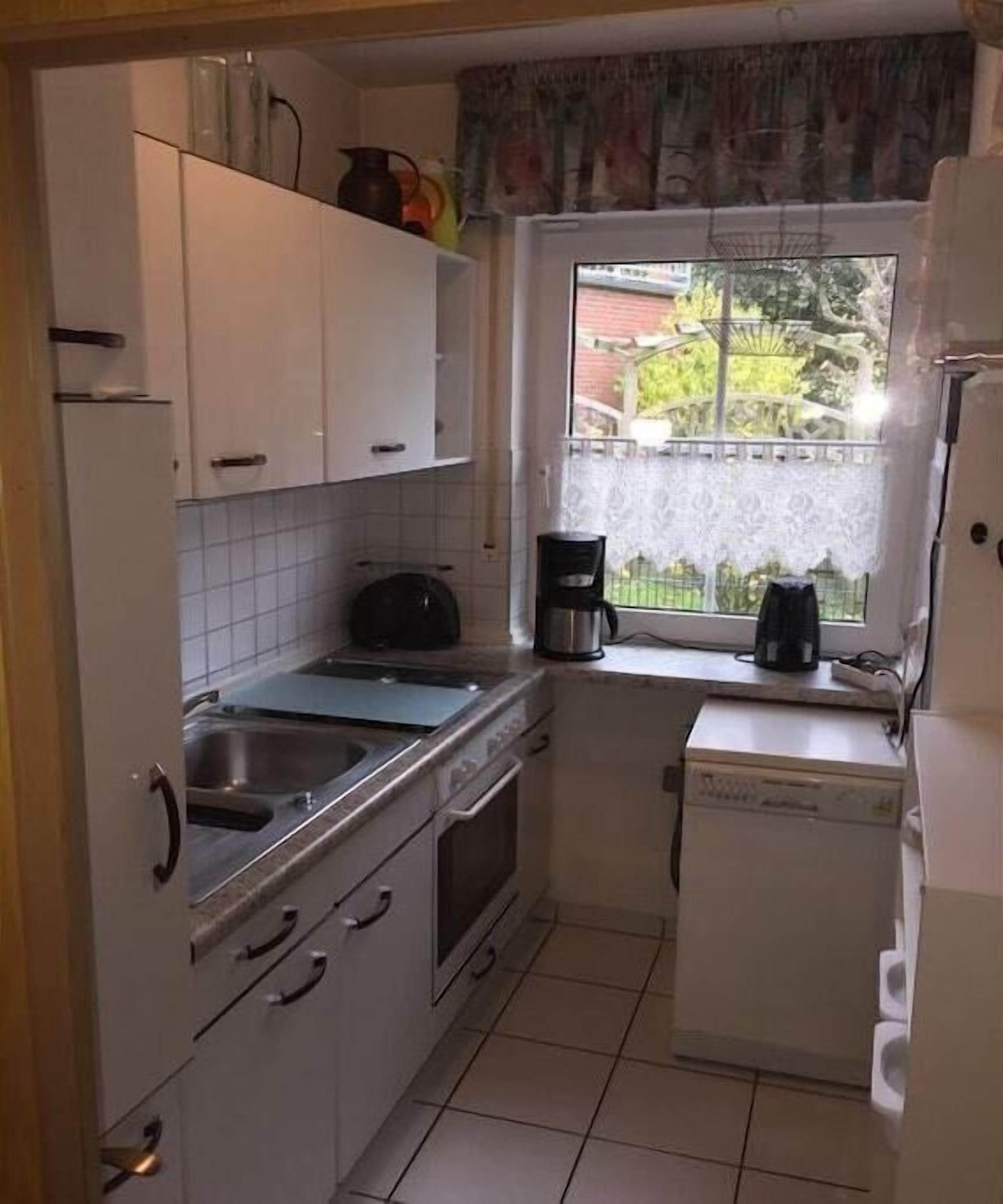 Fridge, oven, stovetop, dining table