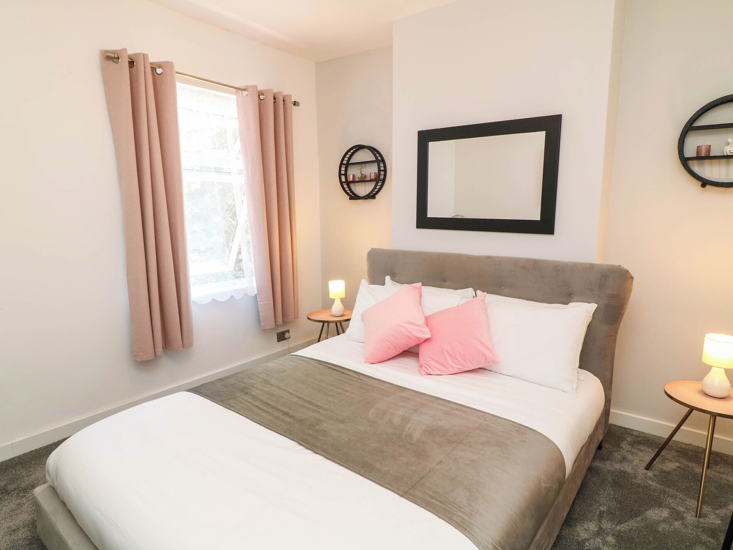 2 bedrooms, free WiFi, individually decorated, individually furnished